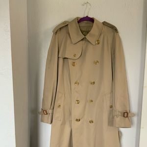 Burberry Vintage Trench Coat. Size Large. Excellent Condition! No signs of wear!